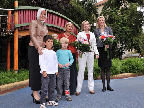 Bayan Gül, Bayan Wulff ile Berlin’de Anaokulu Ziyaret Etti